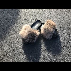 Fur slippers